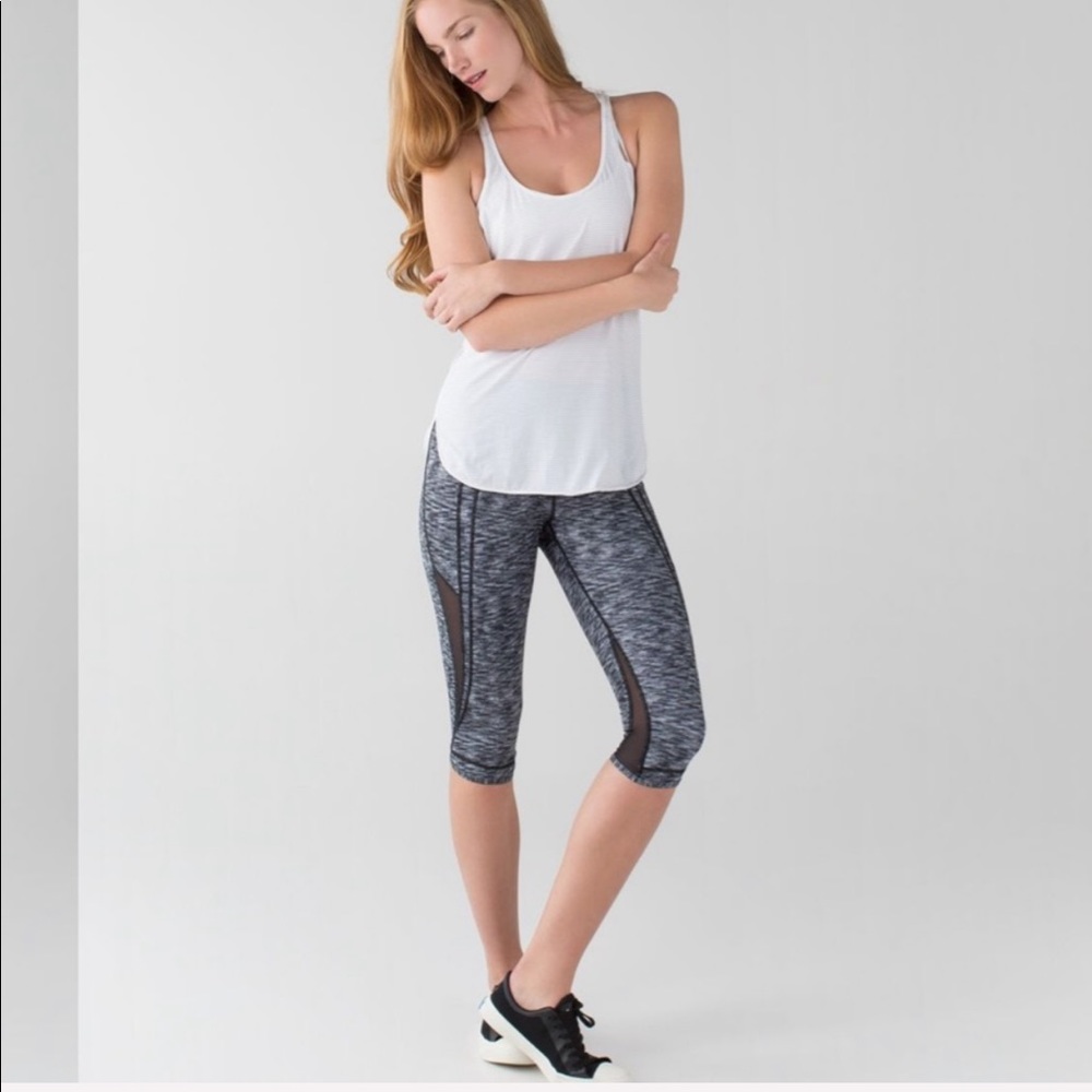 LULULEMON Capri Crop Workout Athletic Leggings